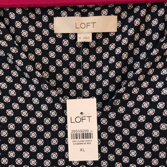 NWT LOFT lined blue floral sleeveless blouse. XL. - Picture 2 of 5